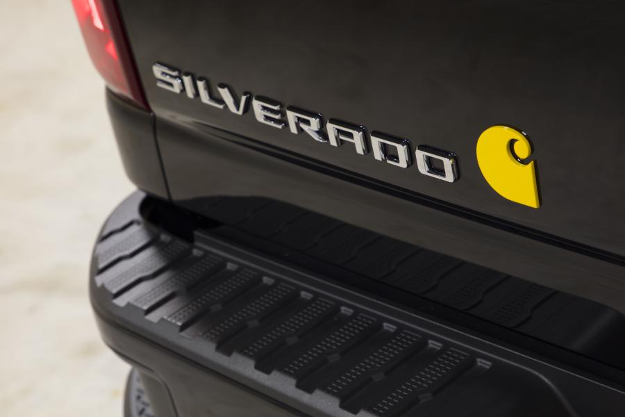 Логотип Chevrolet Silverado 2500 HD Carhartt Special Edition 2020 года  (фото 3 из 10)